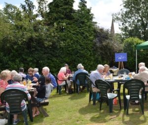 Members enjoying the lunch 